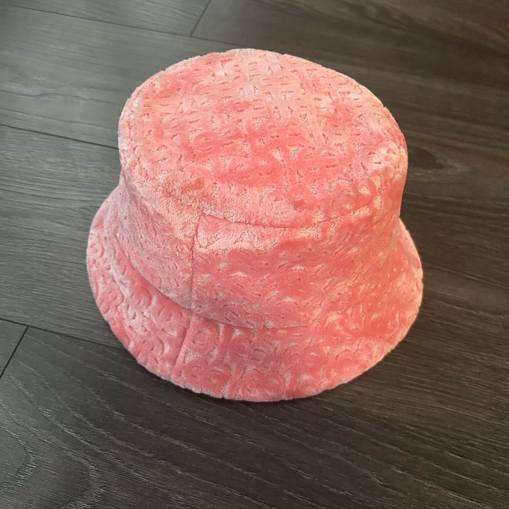 Burberry Bucket Hat in Pink Size Medium